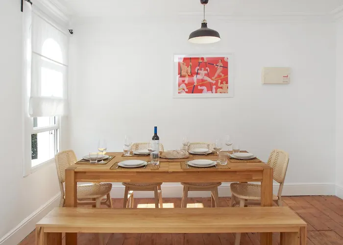 Bright, Stylish & Cosy 3-Bed Flat Near Mile End